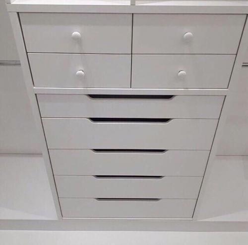 Пока жена уезжала на недельку к родителям, я решил сделать ей сюрприз и собрал гардеробную. 04