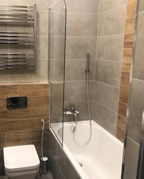 Ванная комната совсем крохотная была. 04