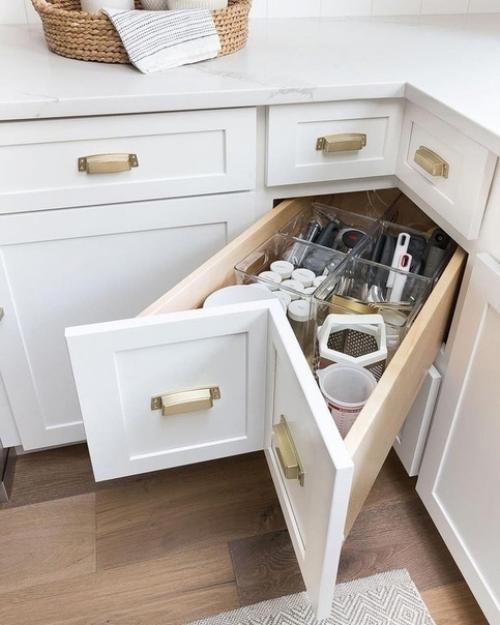 В кухне - самое сердце дома, где создается вкусная еда и проводятся вечера в кругу семьи и друзей. 04