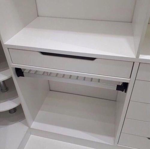 Пока жена уезжала на недельку к родителям, я решил сделать ей сюрприз и собрал гардеробную. 03