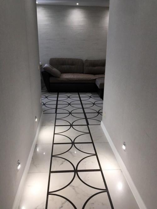 Закончили прихожую.  В сером цвете. 02