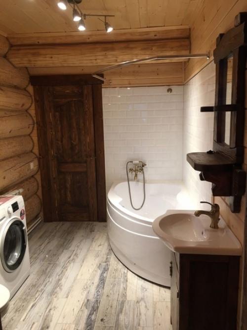 Дом из сруба, так и интерьер должен быть соответствующий. 05