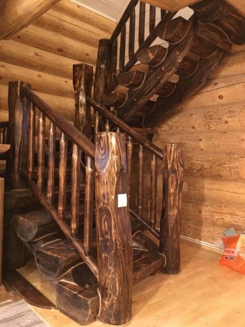 Дом из сруба, так и интерьер должен быть соответствующий. 02