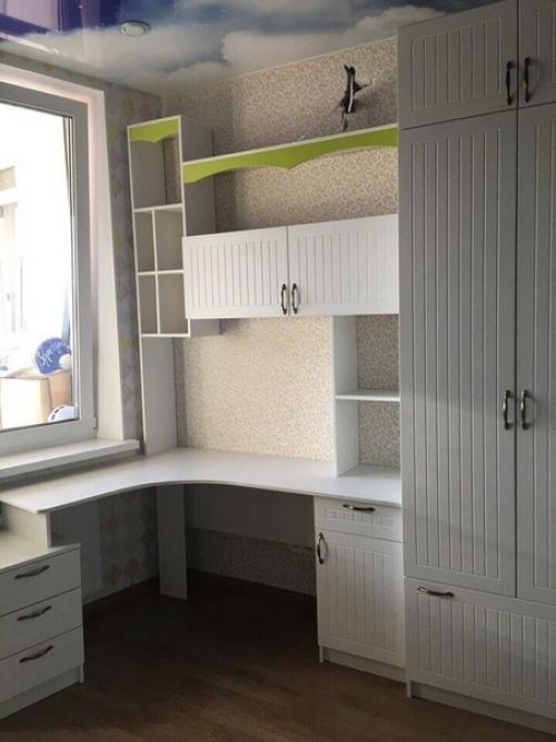 Эту всю мебель в детскую комнату мой муж собственноручно сделал. 01