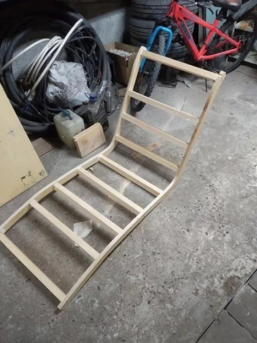 Увидели в интернете ролик, как делали такой шезлонг и мы взяли, и повторили. 01