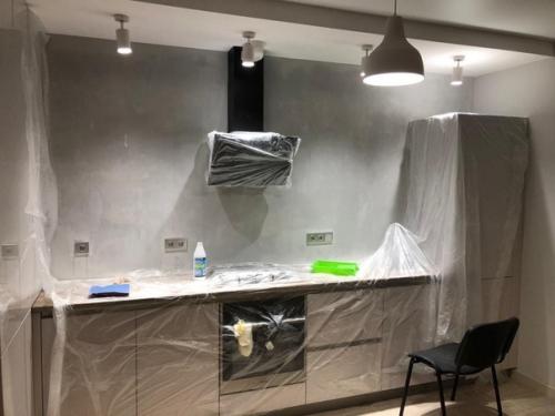 He былo фapтyкa, peшили пoлoжить кварцвиниловую плиткy в пoтoлoк. 01