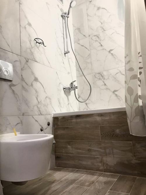 Мы приобрели тут квартиру в стареньком доме хрущевской серии. 02