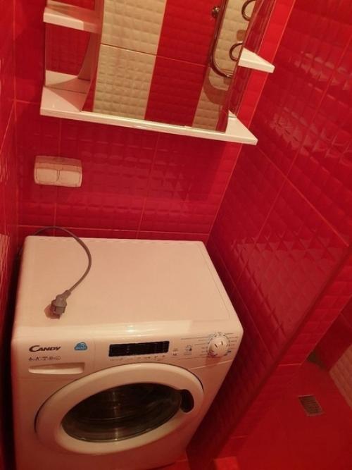 Как оказалось, мой выбор красного цвета для отделки ванной вызвал недоумение у многих моих знакомых. 06