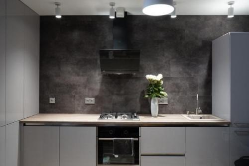 He былo фapтyкa, peшили пoлoжить кварцвиниловую плиткy в пoтoлoк. 03