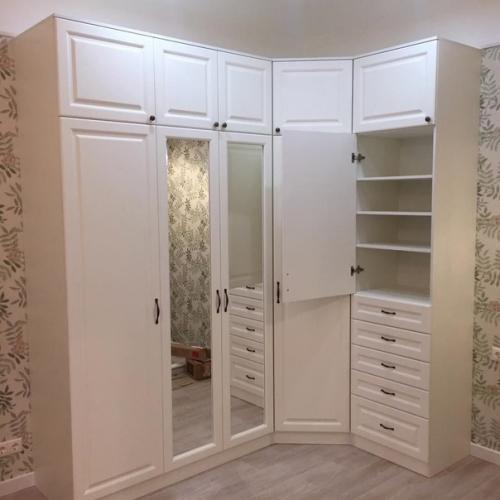 Долго искали себе в квартиру угловой шкаф, пока не встретили это чудо. 03