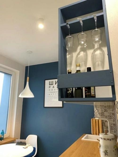 В интернете наткнулся на одну штуку, это полочка для вина. 04