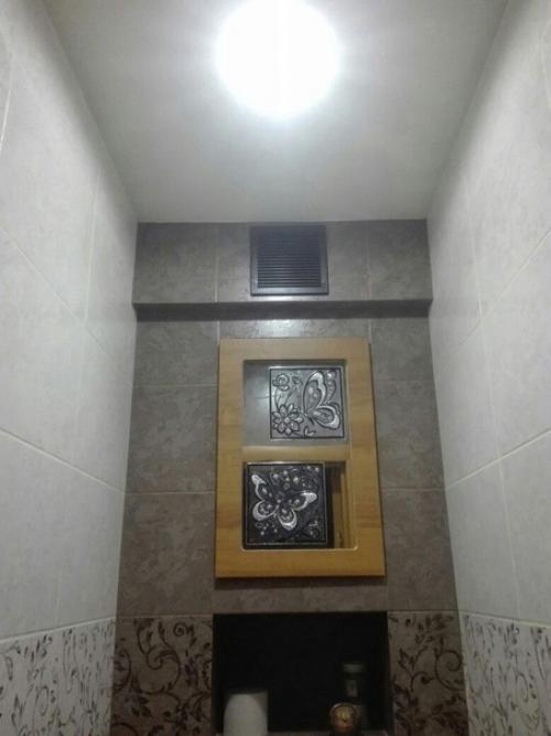 Вот так мы приводили в порядок туалет в нашем стареньком доме за городом. 07