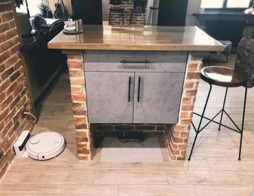 Меня заселились в общагу и вид комнаты меня привёл просто в ужас. 05