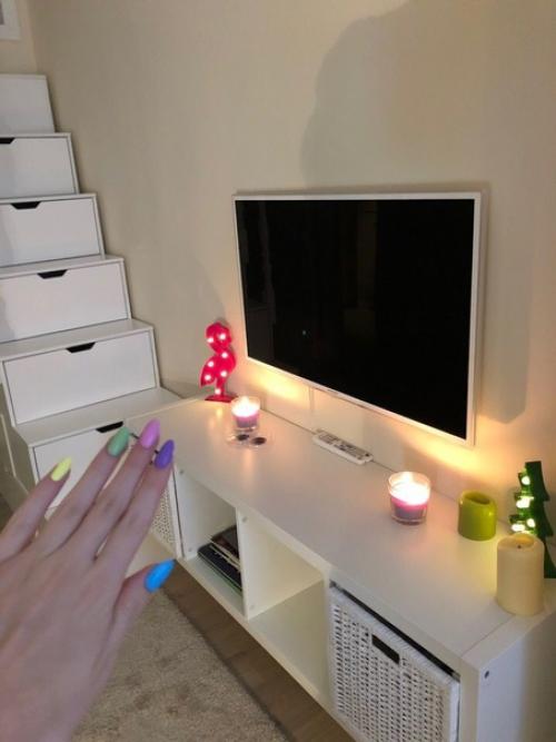 Ремонт сделан уже давно и комната обжита. 02