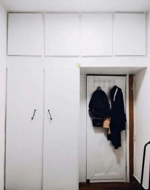 В таком вот плачевном состоянии нам досталась комната в общаге после выпускников. 05