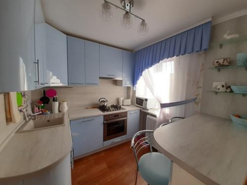 Мне нравится голубой цвет настолько, что я всегда мечтала о том, чтобы моя кухня была оформлена в этом оттенке. 05