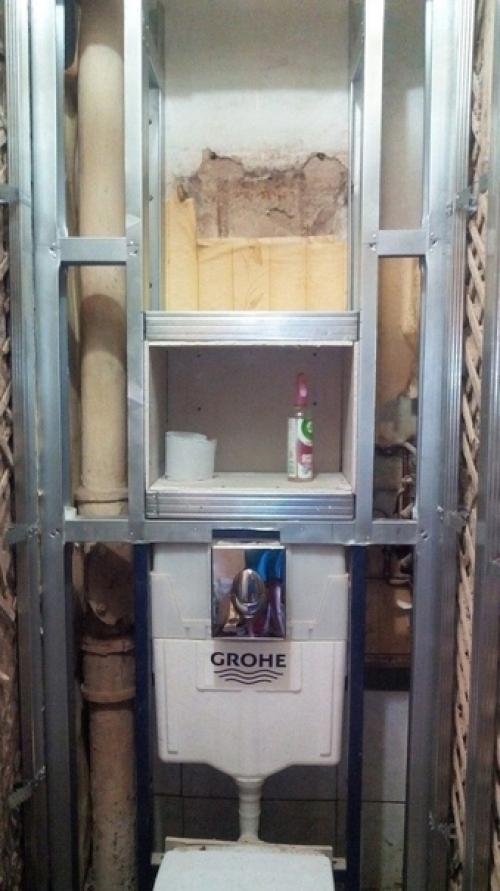 Вот так мы приводили в порядок туалет в нашем стареньком доме за городом.