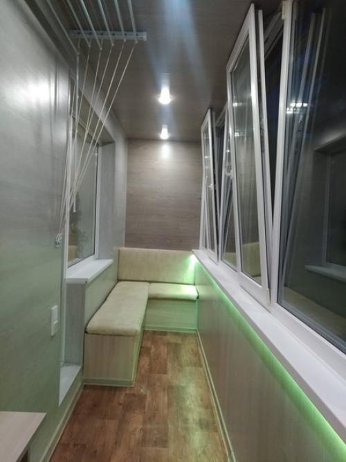 Потолок и стены ламинат - все делал супруг.