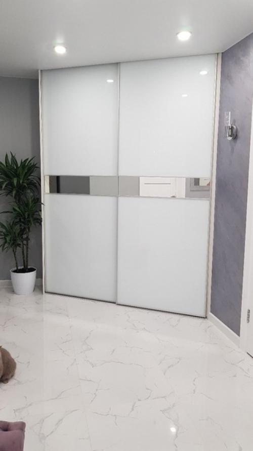 Я придумывала все оформление прихожей комнаты в нежных тонах самостоятельно, и результат превзошел все мои ожидания. 03