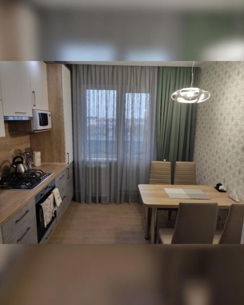 На пару с супругом делали весь этот ремонт. 02