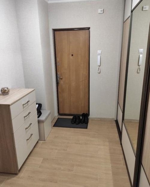 На пару с супругом делали весь этот ремонт. 08