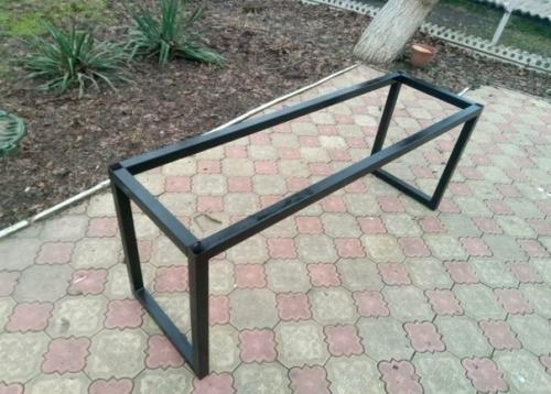 Я смастерил стильный стол для моей квартиры всего за несколько дней. 01