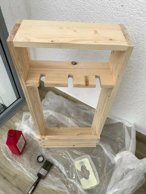 В интернете наткнулся на одну штуку, это полочка для вина. 01