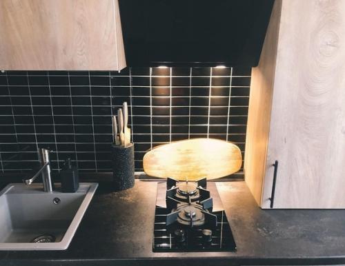 Немного изменили планировку нашей кухни, чтобы стала побольше, а то площадь 5, 5 кв метров. 06