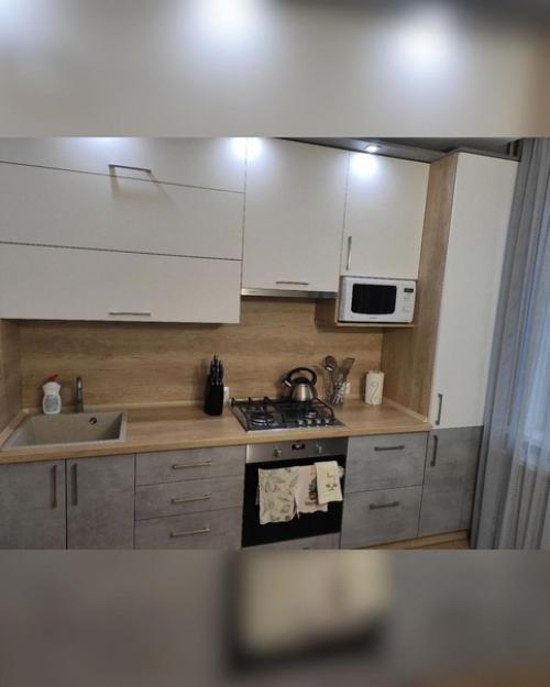 На пару с супругом делали весь этот ремонт. 03