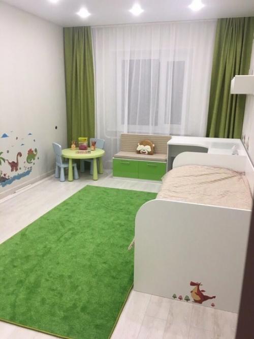 Обустроили комнату для мальчика 6 лет, совместили белый цвет с зеленым, а так же побольше аппликаций персонажей. 02