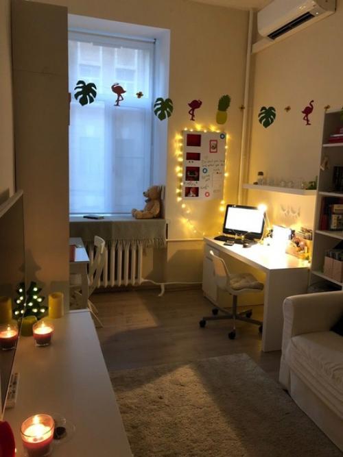 Ремонт сделан уже давно и комната обжита. 08