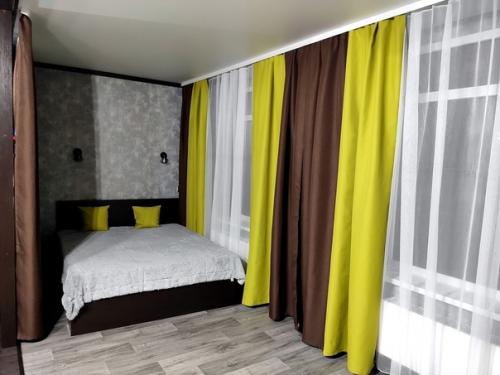 В течение шести месяцев мы с супругом превратили однокомнатную квартиру в стильную студию. 05