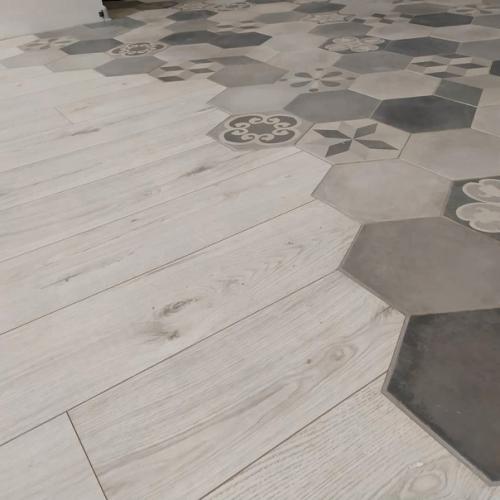 Я хотел чтобы у нас пол на кухне был полностью из ламината.