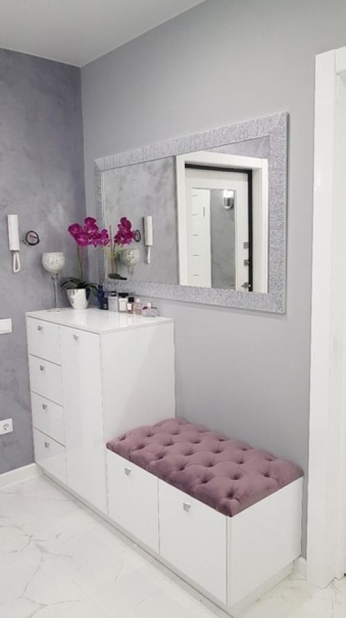 Я придумывала все оформление прихожей комнаты в нежных тонах самостоятельно, и результат превзошел все мои ожидания. 02