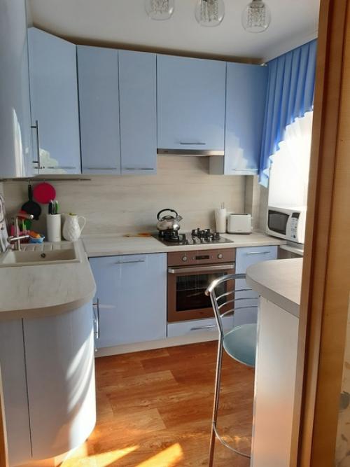 Мне нравится голубой цвет настолько, что я всегда мечтала о том, чтобы моя кухня была оформлена в этом оттенке.