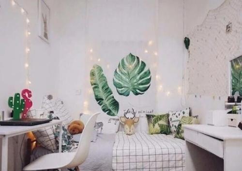 В таком вот плачевном состоянии нам досталась комната в общаге после выпускников. 04