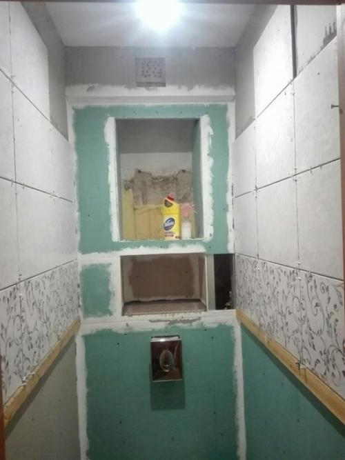 Вот так мы приводили в порядок туалет в нашем стареньком доме за городом. 05