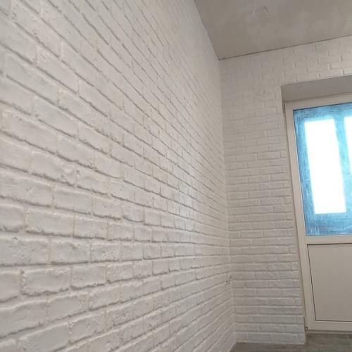 Мы увидели, что многие у себя в квартирах по разному делают имитацию кирпичной кладки. 03