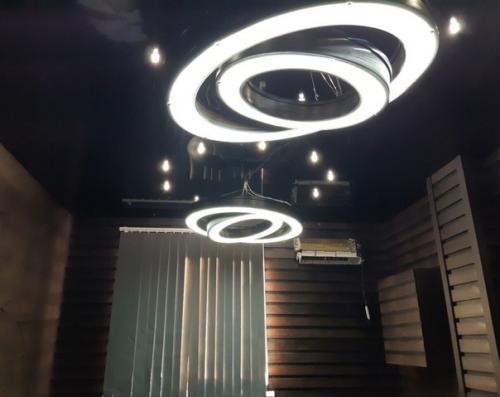 Да это не квартира и не жилой дом, просто захотел показать какой у меня на работе рабочий кабинет. 04