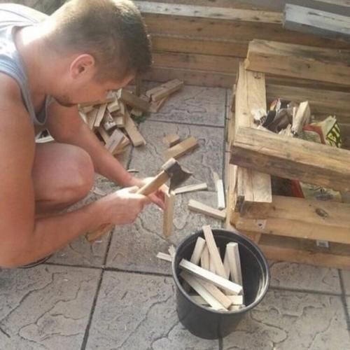 Вот же мужик с обшивкой дома заморочился. 01