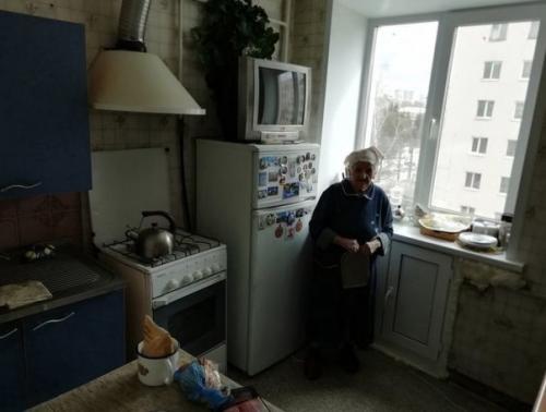 Решили что хватит бабушке жить со старым ремонтом.