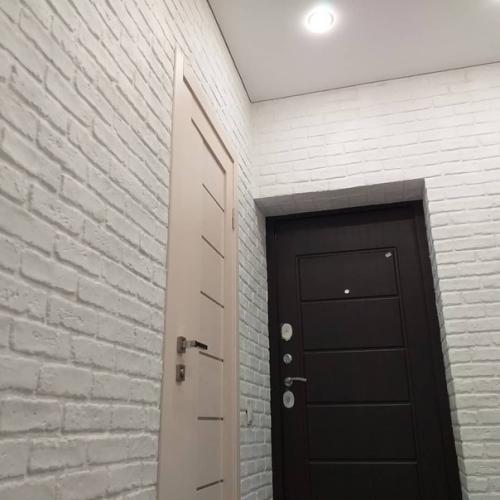 Мы увидели, что многие у себя в квартирах по разному делают имитацию кирпичной кладки. 01