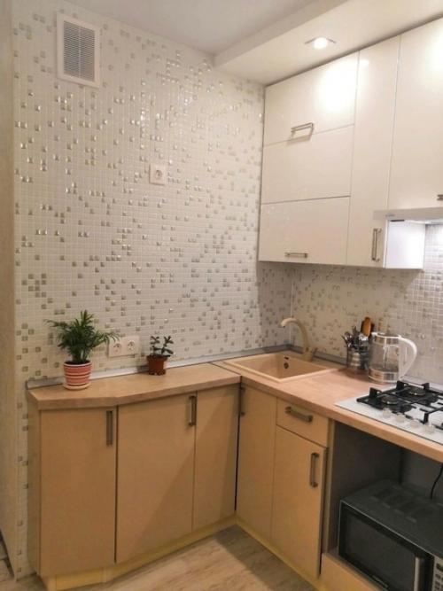 Перед ремонтом тщательно продумали интерьер кухни, так как она у нас всего 5 кв. 02