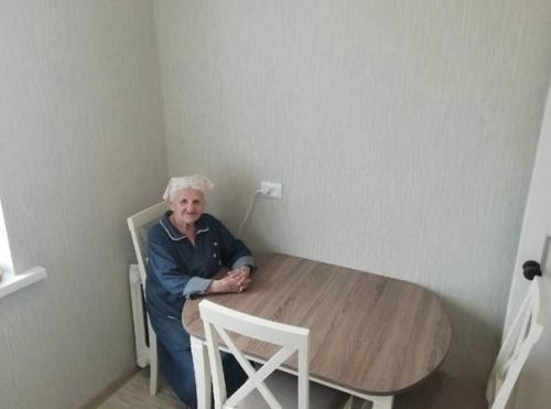 Решили что хватит бабушке жить со старым ремонтом. 03