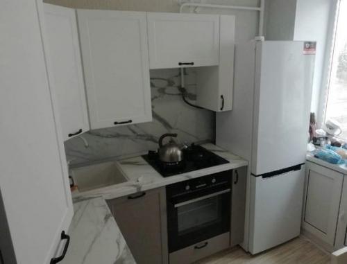 Решили что хватит бабушке жить со старым ремонтом. 02