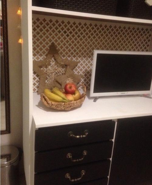 Была нужна мебель в квартиру, но в магазинах нынче трудно подступиться к чему то стоящему. 01