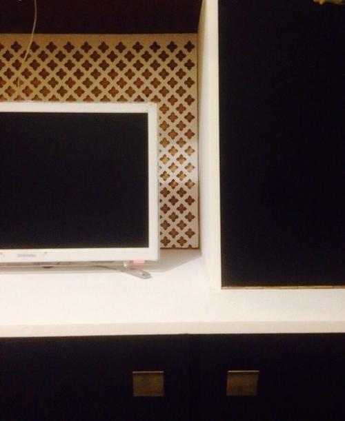 Была нужна мебель в квартиру, но в магазинах нынче трудно подступиться к чему то стоящему. 02