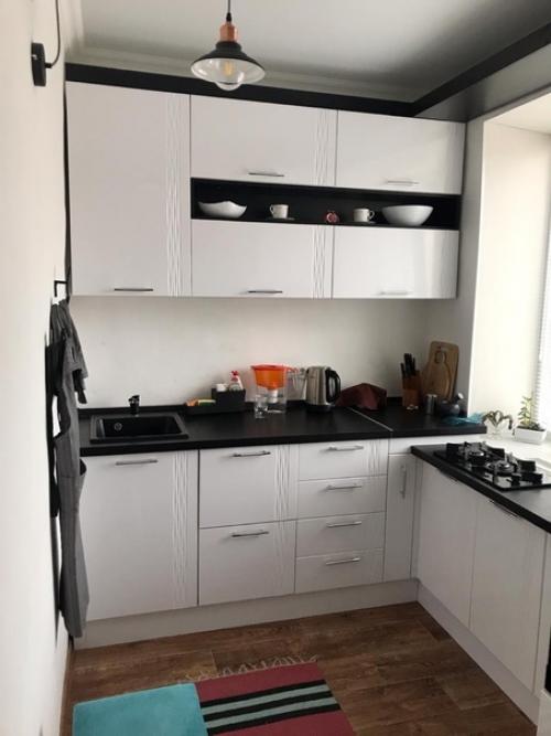 Моя кухня.  Придерживались дизайна сочетания белого с черным, ведь оно придает очень современный вид интерьеру. 01