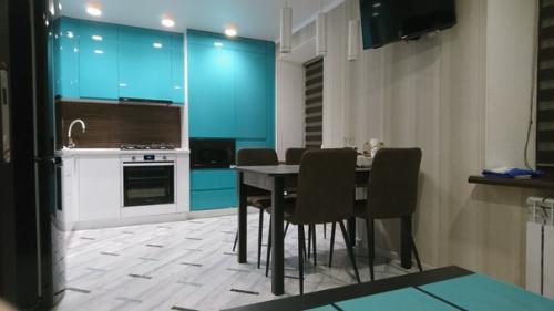 Вот такая кухня после ремонта получилась. 02