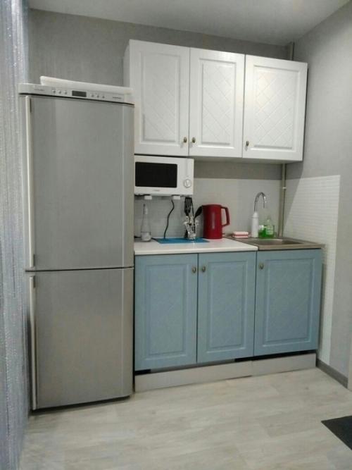 Молодая пара в общежитии живет. 05